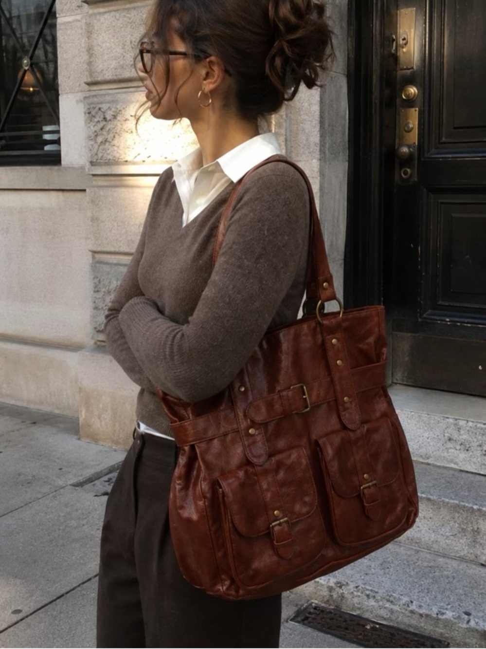 Vintage Y2K Brown leather shoulder bag with multiple pockets